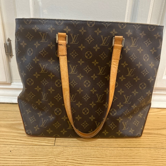 Louis Vuitton - Picture 1 of 3